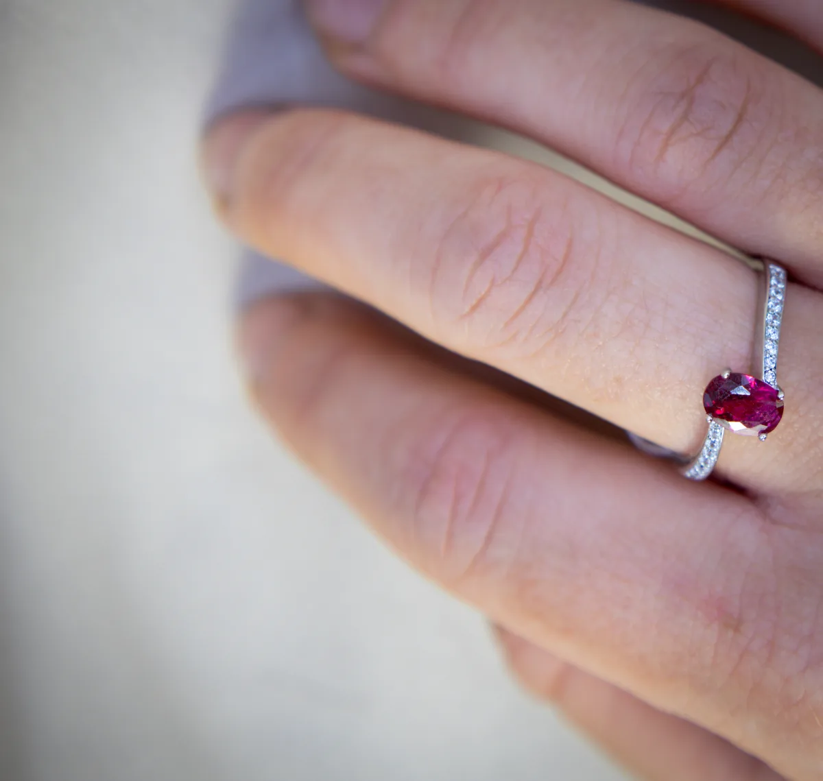 Bague rubis et diamants en or blanc — pierres précieuses Bijouterie Shiro