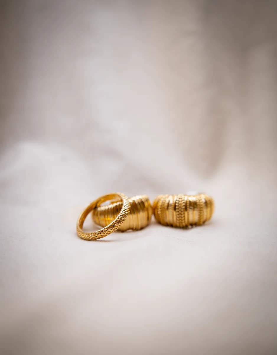 Bague en or jaune ciselé — Bijouterie Shiro