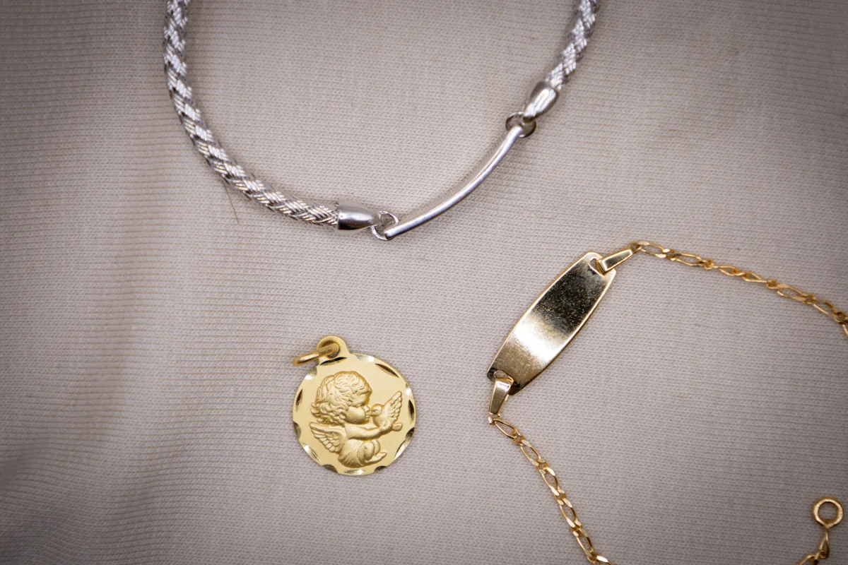 Médaille ange en or 18 karats — vente et rachat d'or Bijouterie Shiro